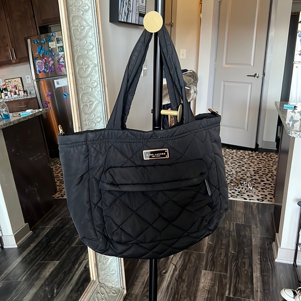 MARC JACOBS light wear bag- black.